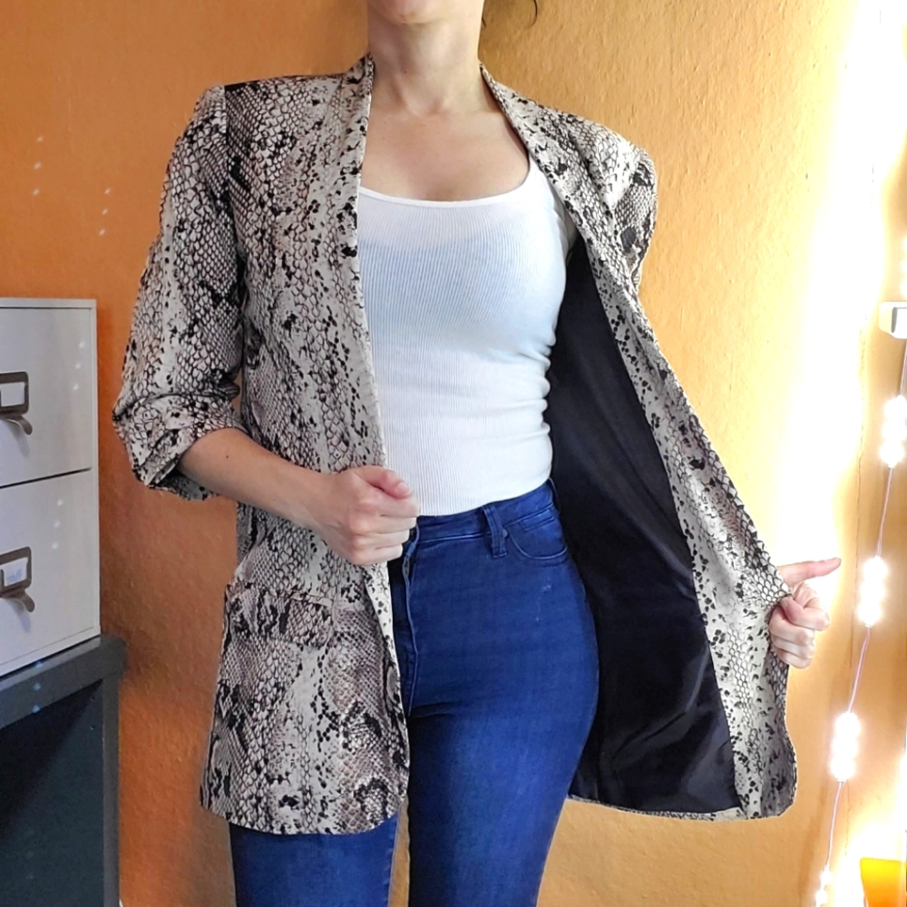 Size small stradivarius snake print blazer